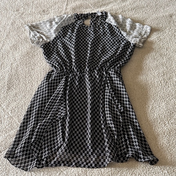Made For Impulse Dresses & Skirts - Made For Impulse Chic Black and White Patterned Open Back Midi Dress Large
